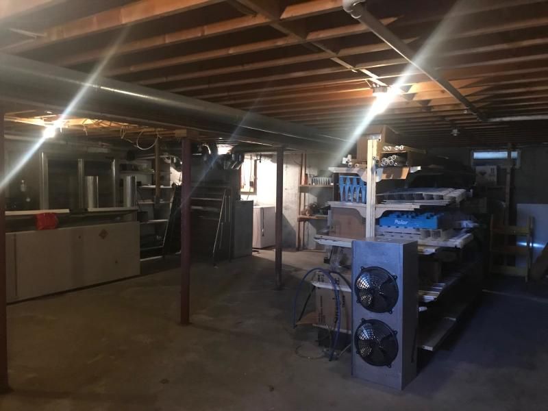 94 Main Rd, Abbot, ME 04406